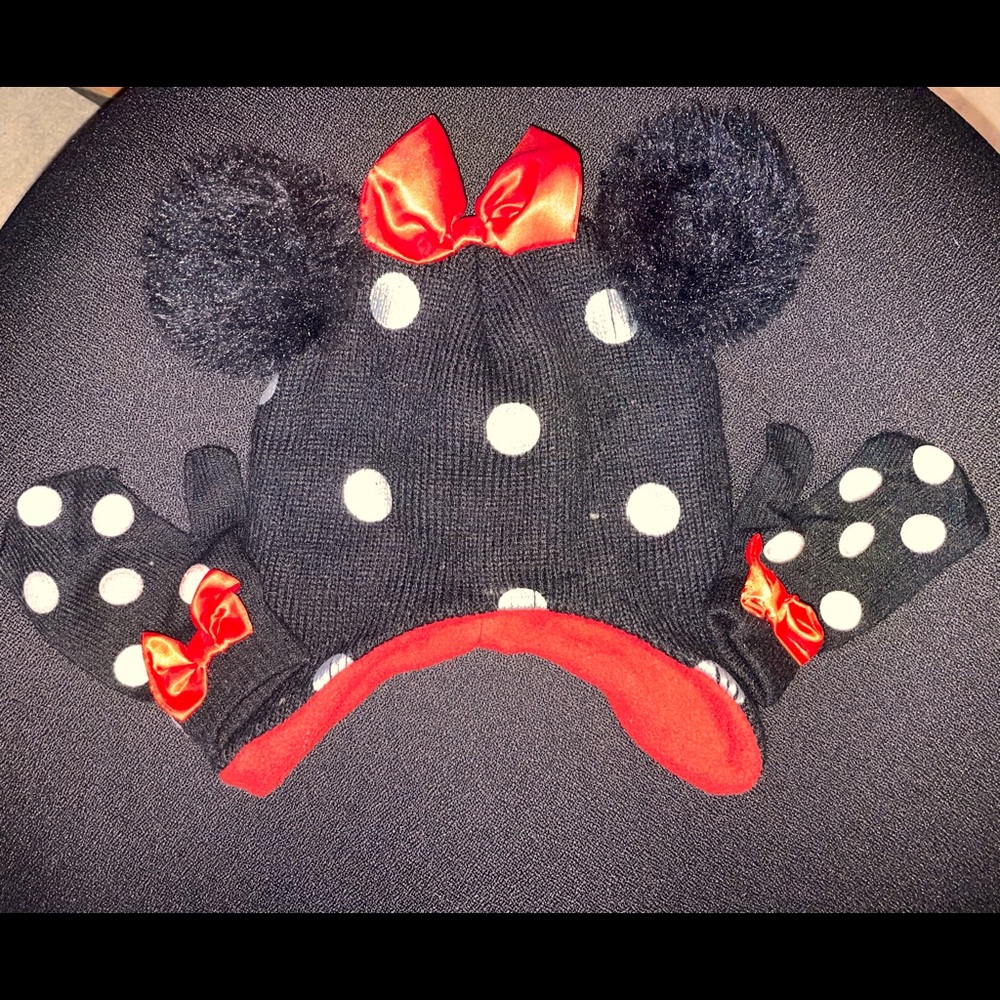 Baby/Toddler Minnie Mouse Beanie w matching gloves